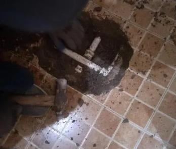 拜泉卫生间漏水维修公司为您分享下卫生间渗水如何处理及注意事项